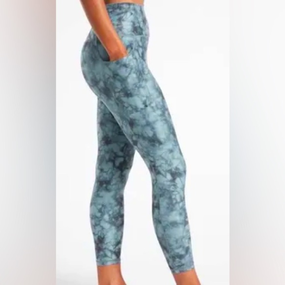 Athleta Salutation Stash Pocket II 7/8 Tight Tie Dye Green and Black